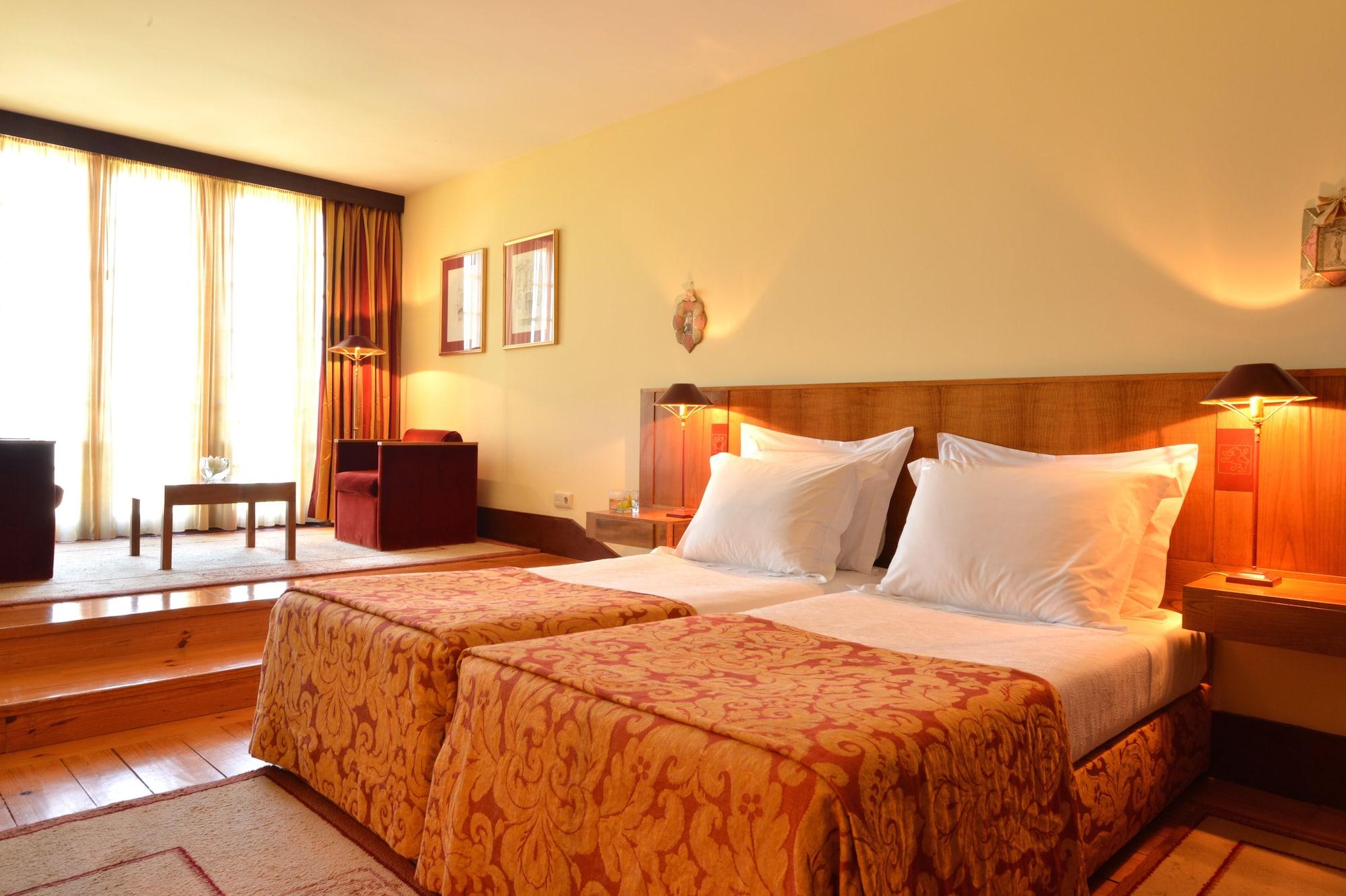 Pousada Mosteiro De Guimarães Dış mekan fotoğraf A room at the hotel