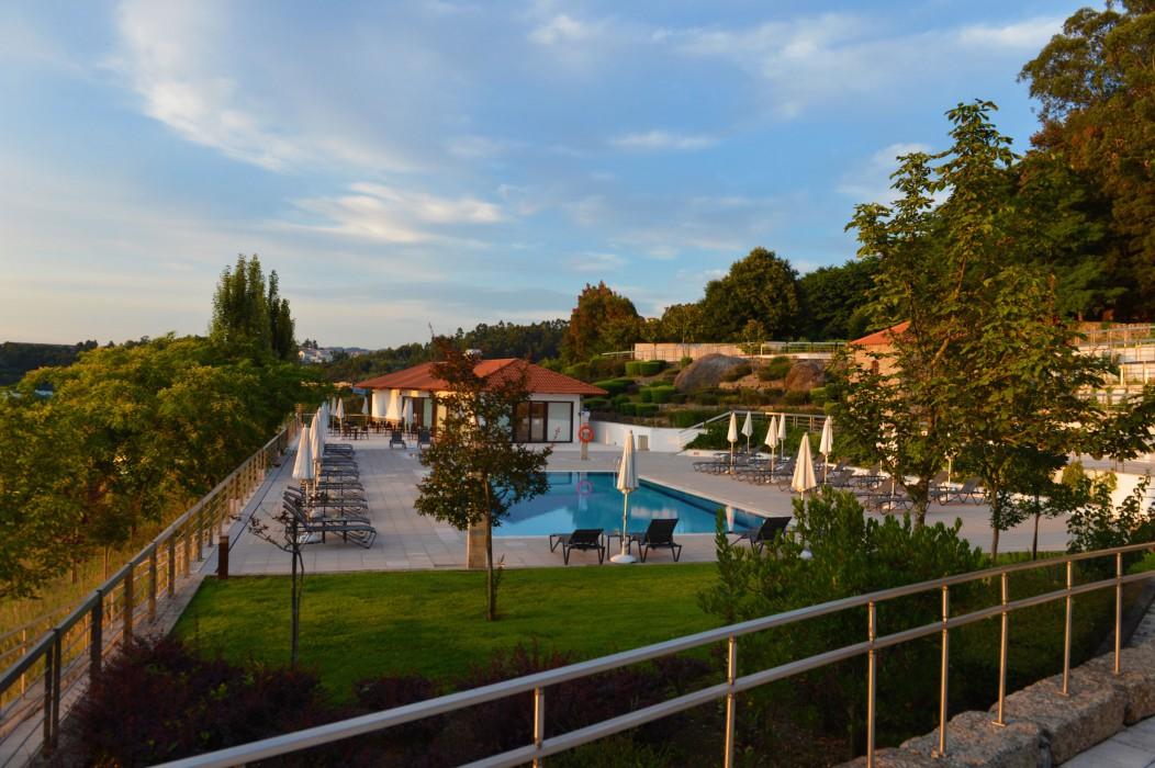 Pousada Mosteiro De Guimarães Dış mekan fotoğraf The swimming pool at the hotel