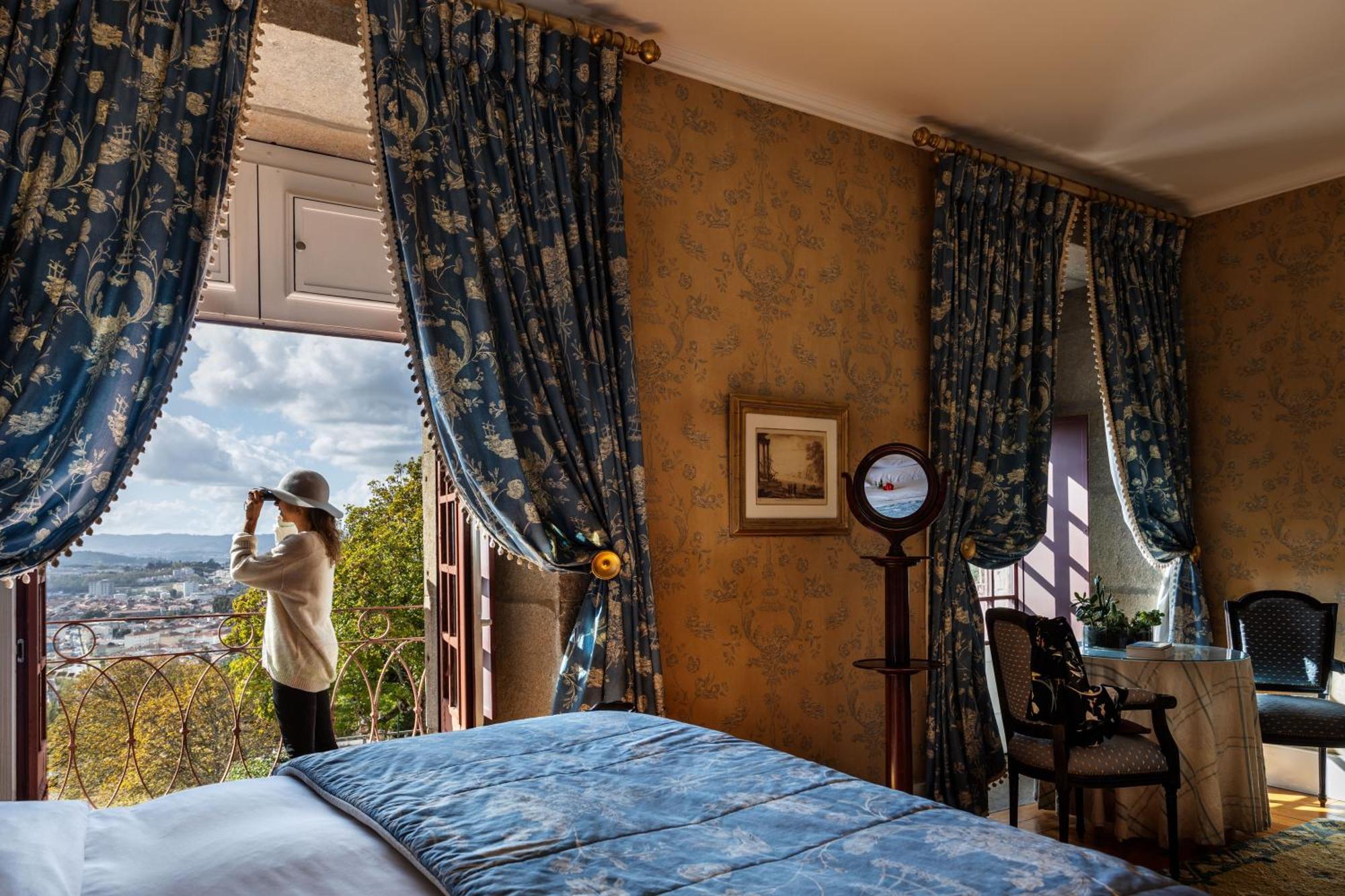 Pousada Mosteiro De Guimarães Dış mekan fotoğraf A guest room at the Belmond Villa San Michele