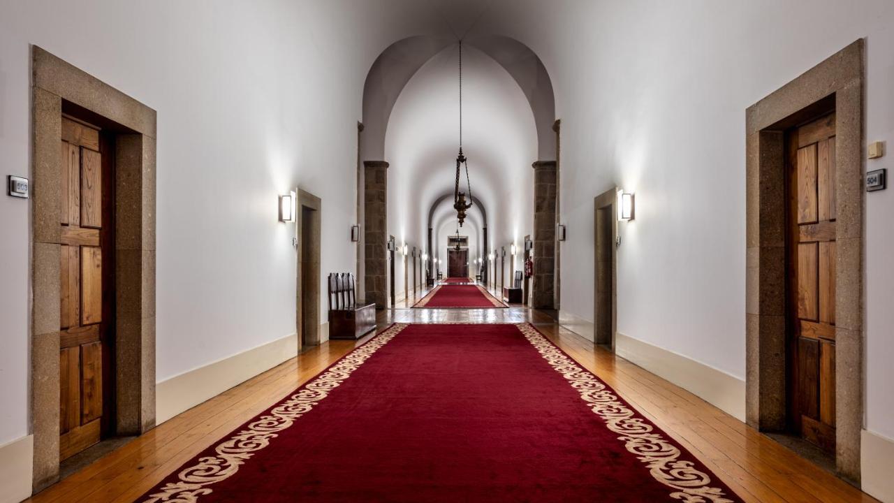 Pousada Mosteiro De Guimarães Dış mekan fotoğraf The corridor of the Presidential Palace