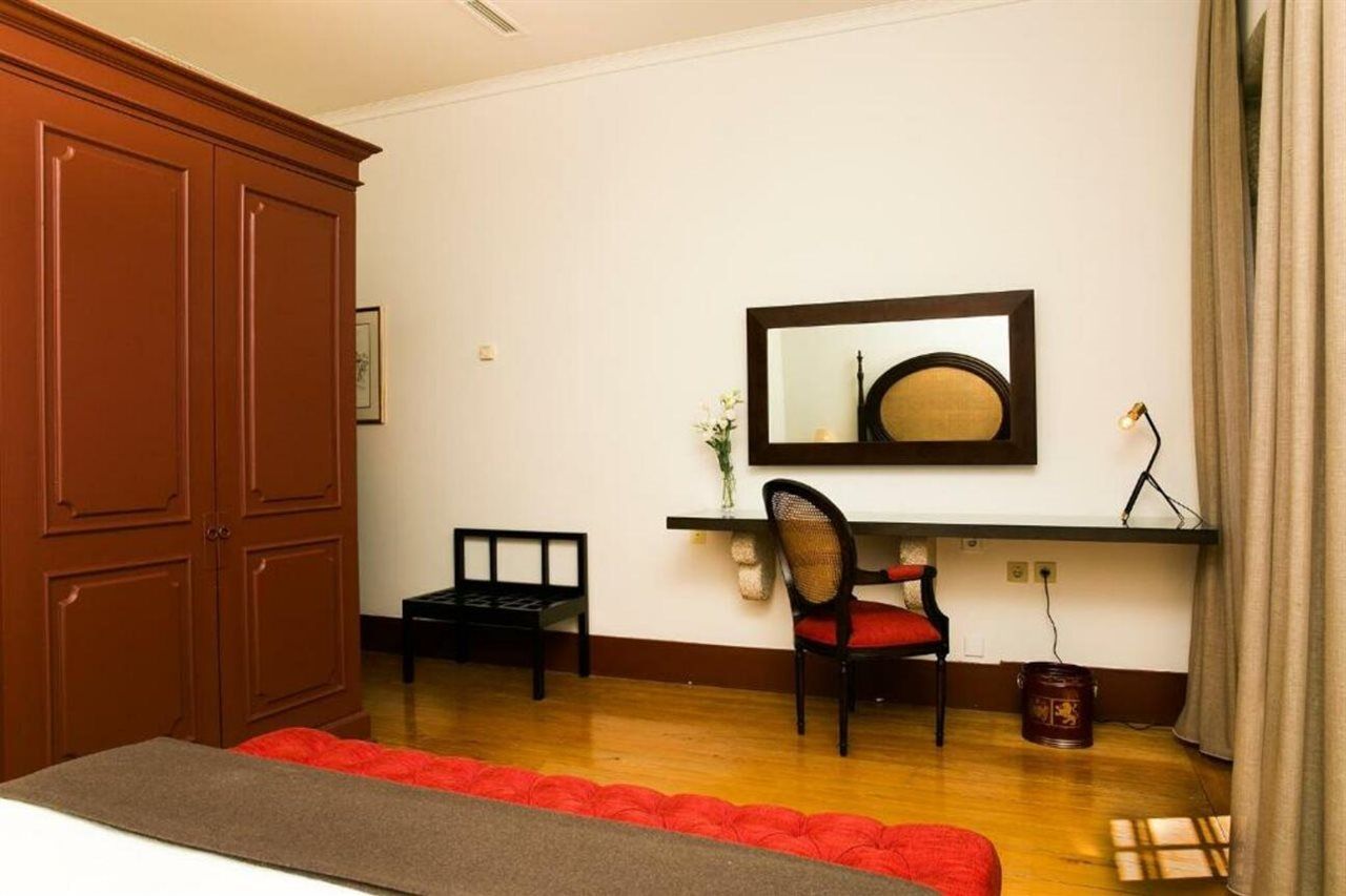 Pousada Mosteiro De Guimarães Dış mekan fotoğraf A room at the hotel
