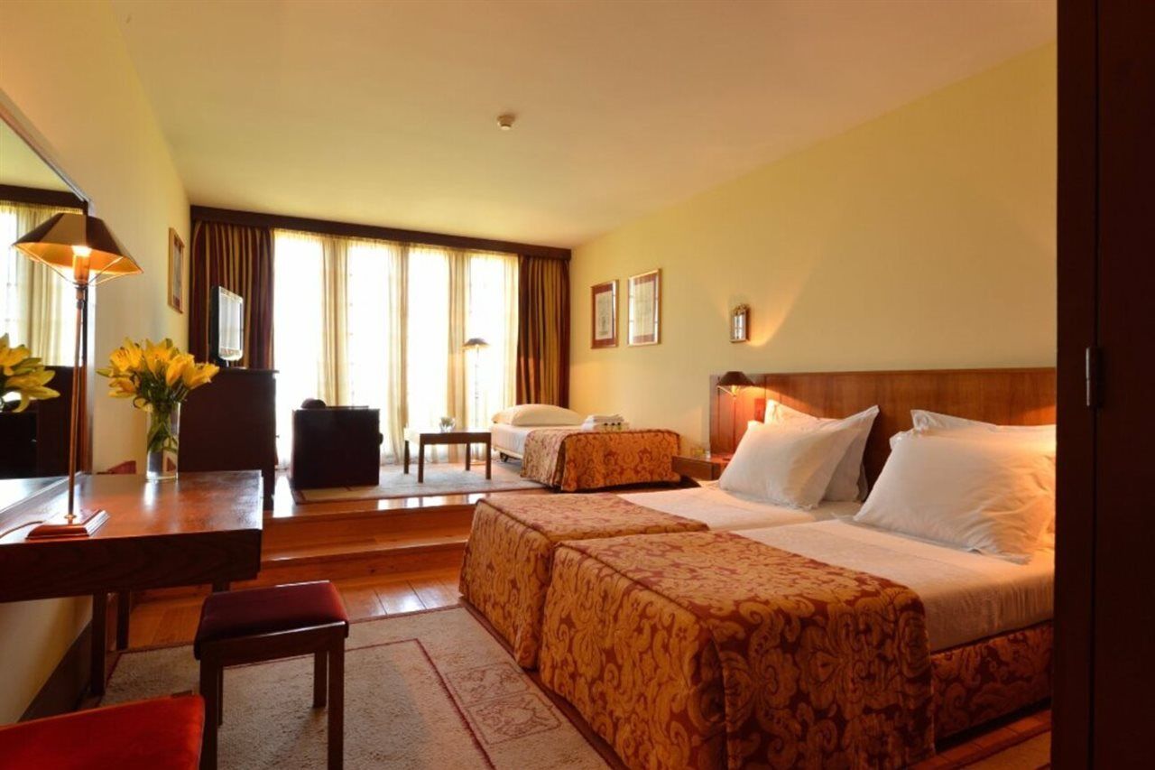 Pousada Mosteiro De Guimarães Dış mekan fotoğraf A room at the hotel